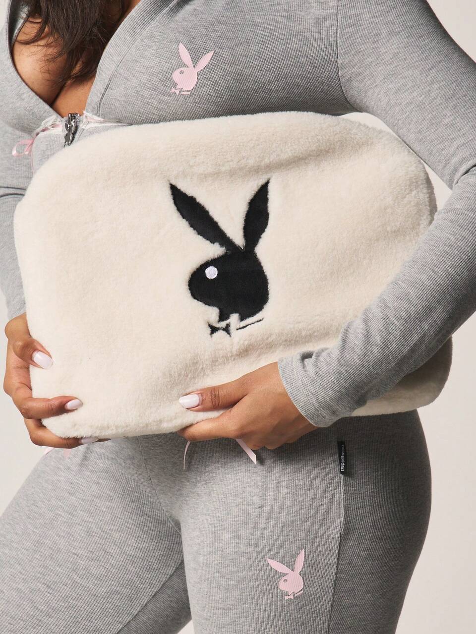 Missguided x Playboy Flauschige Sherpa-Laptoptasche mit Hasen-Logo, Winter Weicher Plüsch Computer Tasche, Gemütlicher Kunstfell Technologie Sleeve