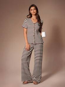 Lazeform 两件套女士针织提花条纹V领短袖上衣和裤子家居服套装，适合外穿 - 杏色 - 查看 1