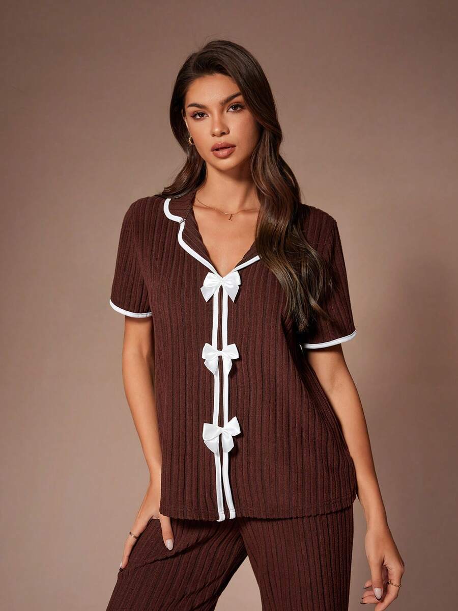 SHEIN Bộ đồ ngủ nữ 2 món gồm áo cổ bẻ, áo tay ngắn và quần dài, kiểu dáng ngọt ngào và thanh lịch, thích hợp cho mùa xuân/thu. - Cà phê nâu - Xem 1