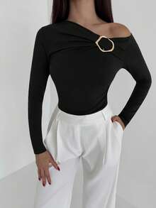 Aloruh Women's Autumn/Winter Metallic Decor Oblique Shoulder Fitted T-Shirt - Black - View 7