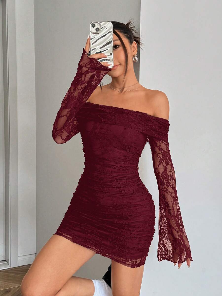 SHEIN EZwear Đầm ngắn ren trễ vai màu đỏ tía gợi cảm mới dành cho nữ, mùa xuân/hè. - Màu Đỏ Sâu - Xem 1