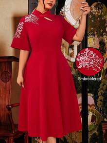 SHEIN Clasi Đầm ngắn tay màu đỏ thanh lịch dành cho nữ cỡ lớn, thích hợp cho mùa xuân, thêu họa tiết và đeo vai, phù hợp dự tiệc. - Đỏ - Xem 1