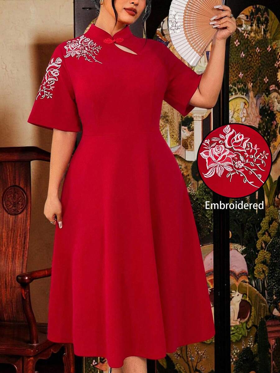 SHEIN Clasi Đầm ngắn tay màu đỏ thanh lịch dành cho nữ cỡ lớn, thích hợp cho mùa xuân, thêu họa tiết và đeo vai, phù hợp dự tiệc. - Đỏ - Xem 1
