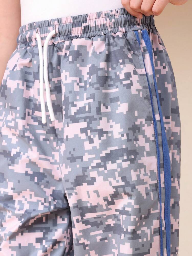 Graphic T-Shirt With Wide Leg Camo Pants