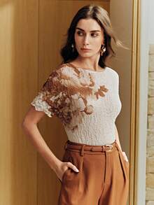 Anewsta Women's Elegant Top, Placement Print Pleated Loose T-Shirt - Apricot - View 5