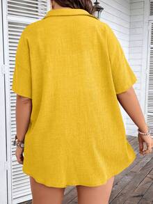 Bộ đồ nữ cỡ lớn màu trơn tay ngắn cài một hàng khuy và quần short, kiểu dáng thường ngày. - Màu vàng - Xem 2