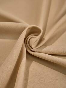 CLARA VERO Vestido midi bege com decote assimétrico e mangas compridas: cintura ajustada e saia evasê fluida, perfeito para jantares elegantes ou eventos de outono. Confeccionado em poliéster de malha elástica com ombros caídos e detalhe drapeado na cintura. - Bege - Ver 7