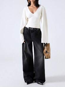 LYSMO 这款2026年新款简约女士冬季休闲百搭纯色喇叭袖衬衫，适合通勤、圣诞节、新年、感恩节、毕业典礼等各种场合。它优雅时尚，是居家休闲的理想之选。深V领设计和白色更添舒适放松之感。 - 白色 - 查看 3