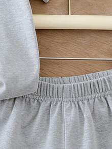 SHEIN Playful Pals 男婴两件套服装，可爱小熊印花短袖T恤搭配简约短裤，适合夏季外出穿着 - 灰色 - 查看 4