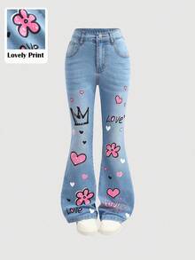 Girlism 青少年女孩 Y2K 街頭風新款時尚粉色花朵與愛心塗鴉印花藍色丹寧彈性緊身喇叭牛仔褲 春夏款，適合青少年女孩春/夏日常穿著、街頭風、海灘、生日、休閒牛仔褲、度假、情人節、圖案牛仔褲、2000年代喇叭牛仔褲、春季牛仔褲 - 淺色水洗藍 - 查看 5