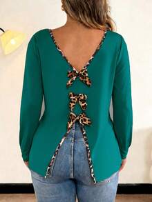 Vionelle Stylish Plus Size Plain Green Long Sleeve T-Shirt Featuring Deep V Neck And Leopard Print Bow Split Back Detail - Green - View 2