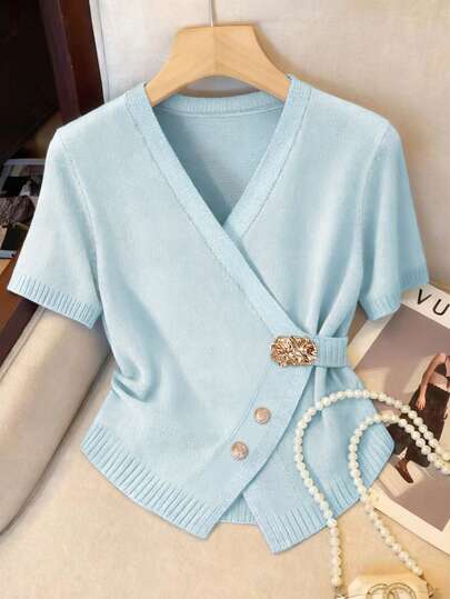 GlowEve 蓝色独特设计V领长袖金属纽扣针织开衫，腰部收紧不对称纽扣设计，优雅女士款，春夏款