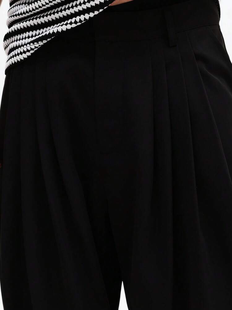 Wide Leg Pleated Trouser With Back Pockets