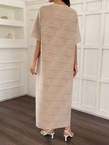 Vivie Lora Đầm dài dáng suông rộng rãi, chất liệu vải có họa tiết, màu kaki dành cho nữ. - Màu Khaki - Xem 3