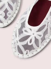 CUCCOO DOLLMOD Women's Casual Versatile Commute Daily 3D Floral Mesh Flats Spring Shoes - White - View 8