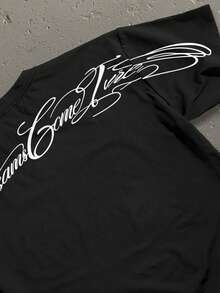 STEELVANCE Camiseta corta holgada estándar para hombre con estampado de fuente manuscrita curva casual, esencial para citas y reuniones, regalo de moda para la pareja del novio - Blanco y Negro - Ver 4