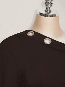 SHEIN ICON 大码女式金属孔眼不对称领修身连衣裙 - 棕色 - 查看 6