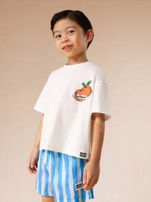SUMWON 男童夏季宽松橙色印花T恤和条纹短裤套装，休闲圆领短袖两件套 - 白色 - 查看 3
