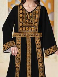 Al Najma 女士黑色V领长袖喇叭下摆印花连衣裙，优雅舒适，精致花卉图案，花卉图案，保守款式，涤纶材质，适合居家、外出、度假、聚会等场合。飘逸连衣裙，复古连衣裙，女士长袖连衣裙。 - 黑色 - 查看 3