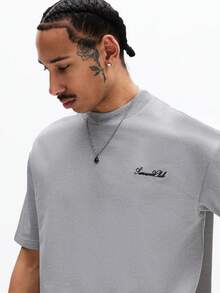 SUMWON Men's Oversized Short Sleeve T-Shirt With Script Logo Print Crew Neck Casual Top - Grey - View 4