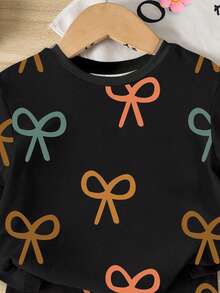 一套女童可爱彩色蝴蝶结印花圆领短袖T恤和针织紧身短裤套装，女童休闲短袖套装，带蝴蝶结短裤，日常穿着