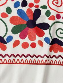 EMERY ROSE 白色休闲短袖T恤，女士款，刺绣花卉图案，圆领，常规长度；白色节日上衣；白色波西米亚风上衣；墨西哥风衬衫；女士刺绣上衣；女士花卉刺绣上衣；彩色刺绣上衣；女士服装；女士上衣和衬衫；女士上衣；夏季可爱女士夏季服装；波西米亚风服装；夏季女士上衣 - 白色 - 查看 4