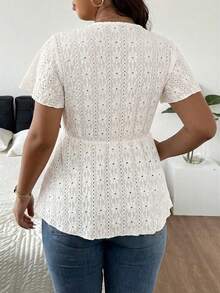 SHEIN Frenchy Kaos Wanita Ukuran Besar Motif Tie Dye Bunga Leher V dengan Patchwork Renda dan Tekstur - Aprikot - View 2