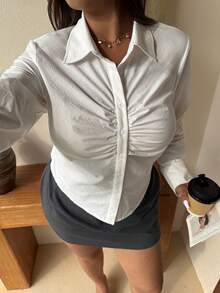 SHEIN EZwear Blusa blanca de manga larga, de corte slim, con cuello alto y frente plisado, de un solo abotonadura, adecuada para el trabajo y el uso diario, para primavera/verano, tallas grandes para mujeres - Blanco - Ver 5