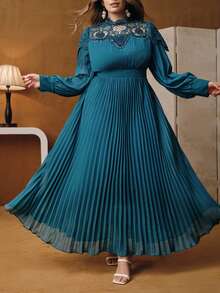 Anewsta 大码女式长裙，手工串珠花卉蕾丝拼接褶裥下摆，优雅时尚连衣裙 - 墨綠色 - 查看 6