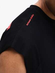 SUMWON Camiseta de tirantes ajustada con gráficos llamativos en la espalda, informal, de verano, de estilo urbano, de músculo, con diseño de estampado audaz - Negro - Ver 6