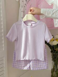 SHEIN 夏季少女两件套，紫色短袖T恤搭配格子短裤。风格甜美、清爽、休闲时尚。适合日常上学、运动、居家休闲以及参加派对等场合。 - 淡紫色 - 查看 4