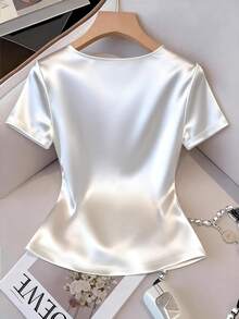 SHEIN Franclia 女士休闲优雅白色缎面短袖上衣，不对称领口设计，丝滑夏季女式上衣，适合日常穿着/度假/约会/办公场合，春季、情人节、派对等场合皆宜，尽显优雅气质。 - 白色 - 查看 3