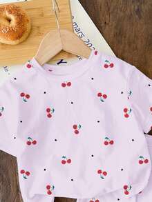 Bộ đồ 2 mảnh gồm quần short tay ngắn, màu tím kem, họa tiết trái tim và quả anh đào nhỏ dễ thương kiểu retro, phong cách tối giản thường ngày dành cho bé gái, thích hợp cho mùa hè. - Nhiều màu - Xem 4