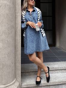 SHEIN Đầm denim bầu tay dài dáng rộng, cài cúc nửa thân, vai rớt, kiểu dáng thường ngày, thích hợp cho mùa xuân hè, ngày lễ tình nhân, lễ hội, đi làm, nghỉ mát, tốt nghiệp, phong cách Y2K, dễ thương, thời trang đường phố, dự tiệc, đám cưới, thanh lịch, công sở, thường ngày, phong cách nữ tính, đầm denim mini màu xanh nhạt dáng rộng, tay dài, cổ bẻ, cài cúc nửa thân. - Màu xanh lam - Xem 4