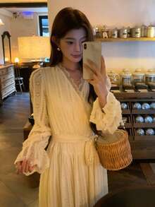 DAZY 女士V领蕾丝装饰韩版纯色长袖系腰中长连衣裙 - 米色 - 查看 6