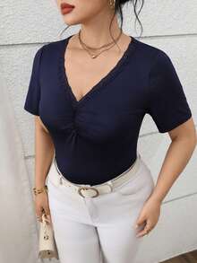 Modelyn 大码女式V领褶皱蕾丝拼接休闲百搭通勤短袖T恤 - 藏蓝色 - 查看 4