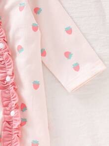 SHEIN 3件套新生女宝宝套装，草莓印花长袖连体衣，双面襁褓毯，甜美可爱，适合作为新生儿礼物或婴儿洗礼礼物