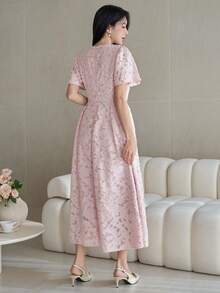 女士优雅纹理纯色荷叶袖褶皱A字连衣裙，夏季婚礼宾客礼服，复活节吊带裙 - 粉色 - 查看 2
