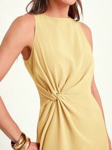 CAJUNI Đầm nữ màu trơn, thiết kế xoắn eo, xếp ly, khoét lỗ, thời trang cho các buổi hẹn hò. - Vàng nhạt - Xem 1