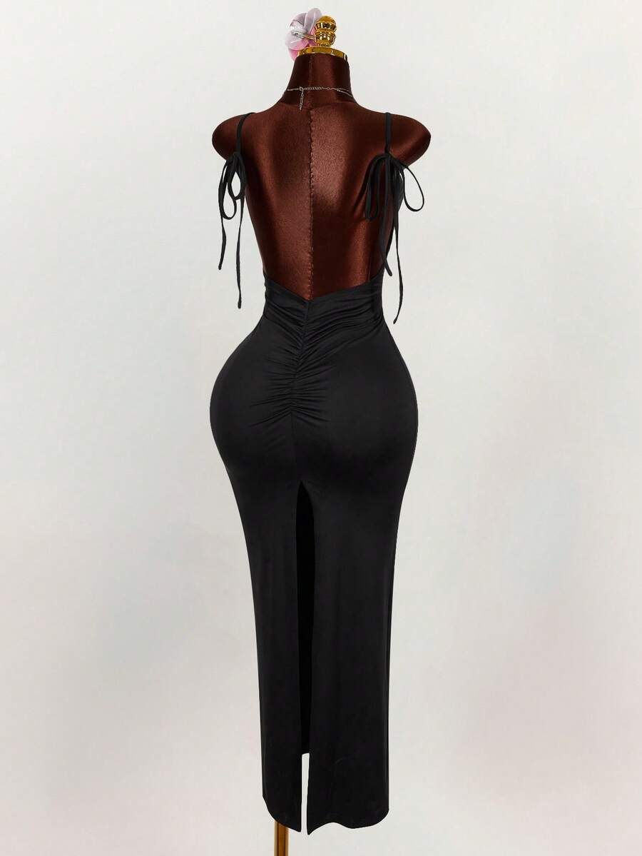 Amplova 宽松领口细肩带蝴蝶结露背褶皱高开衩紧身长裙 - 黑色 - 查看 1