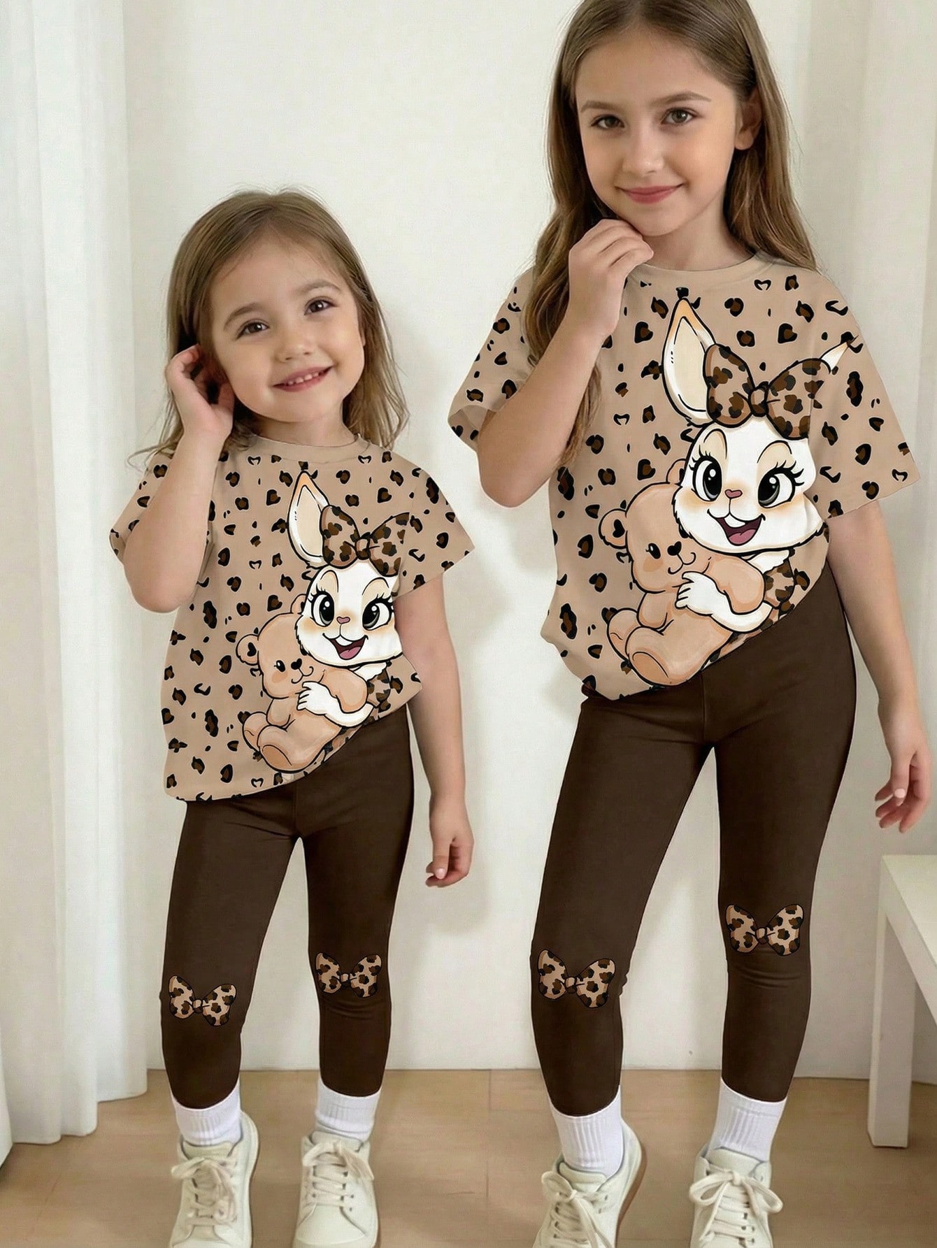 SHEIN مجموعة ملابس علوية وبنطلون بطبعة أرنب وفهد،...