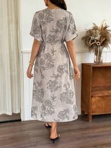 Vivie Lora 女士印花圆领蝙蝠袖中长连衣裙，度假风 - 綠色 - 查看 3