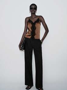 Lumivelle 女士V领蕾丝可调节肩带深棕色撞色黑色蕾丝吊带衫 - 棕色 - 查看 6