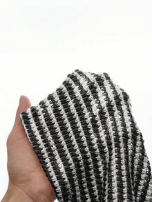 Zavorell Áo thun dài tay màu xám đính sequin, kiểu dáng thanh lịch, gợi cảm theo phong cách Mỹ thập niên 2000, cổ chữ V sâu, ôm sát, dành cho nữ. Một chiếc áo thời trang, thoải mái, phù hợp cho công sở hàng ngày, hoàn hảo cho mùa xuân và mùa hè. Phong cách gợi cảm thập niên 2000, phù hợp cho mùa xuân và mùa hè, và là lựa chọn quyến rũ cho việc đi làm văn phòng. - Đen và trắng - Xem 8