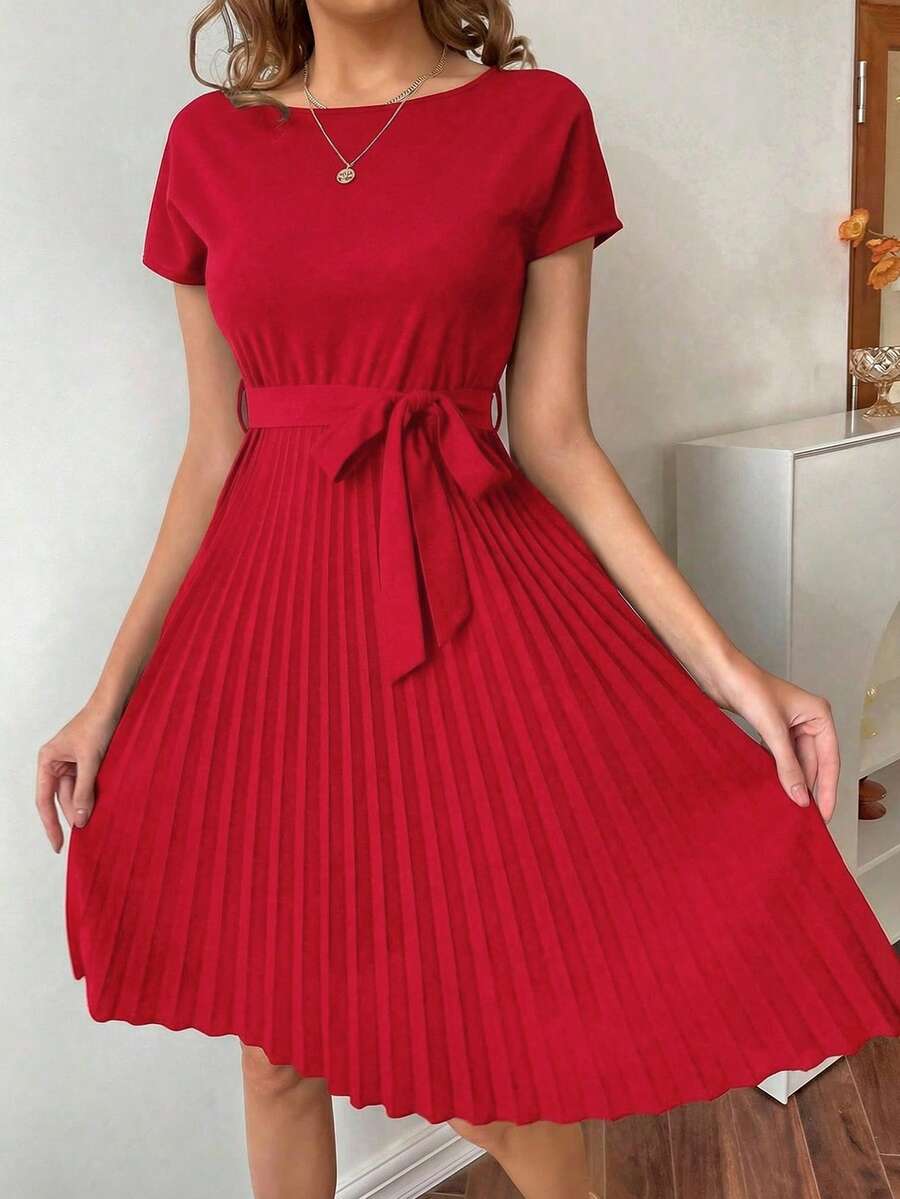 SHEIN Gaun Wanita Warna Burgundy dengan Hem Berlipit dan Sabuk di Bagian Dalam - Merah - View 1