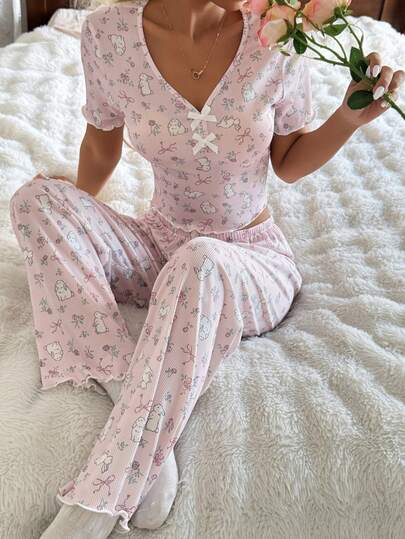 CottageSlumber Romantiskt blommigt och kanintryckt pyjamasset med knappdekoration och kort ärm för kvinnor