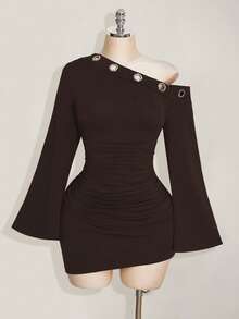 SHEIN ICON 大码女式金属孔眼不对称领修身连衣裙 - 棕色 - 查看 3