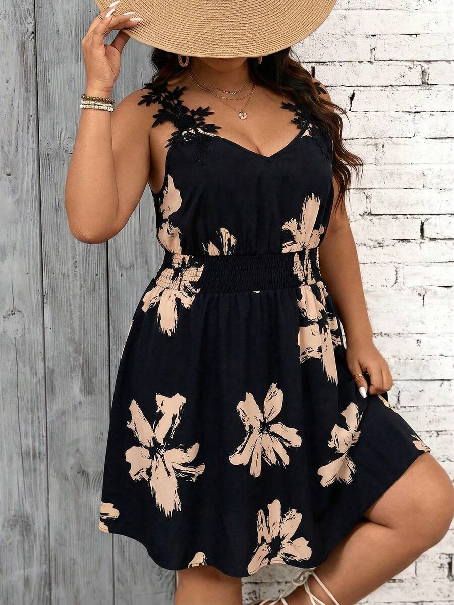SHEIN Frenchy Đầm ngắn dáng chữ A thắt eo, họa tiết hoa, cỡ lớn, thích hợp cho kỳ nghỉ, thường ngày. - màu đen - Xem 1