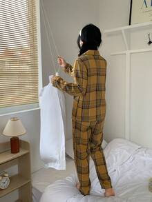 Bộ đồ đôi kẻ caro cổ điển dành cho nữ tuổi teen, màu nâu, kiểu dáng thoải mái, gồm áo tay dài cổ bẻ và quần dài. - Màu vàng - Xem 2