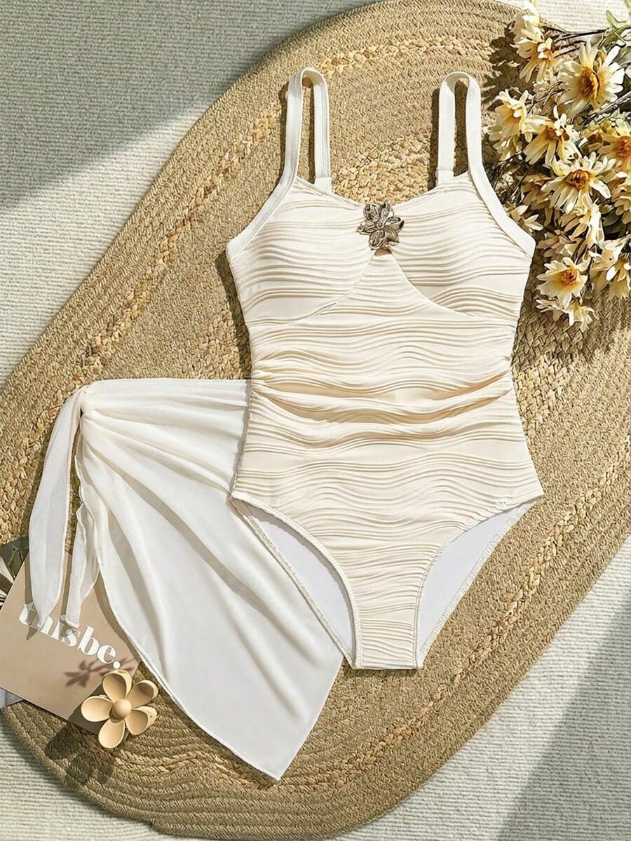 SHEIN 少女款金属质感花朵装饰度假沙滩连体泳衣，带迷你裙 - 白色 - 查看 1